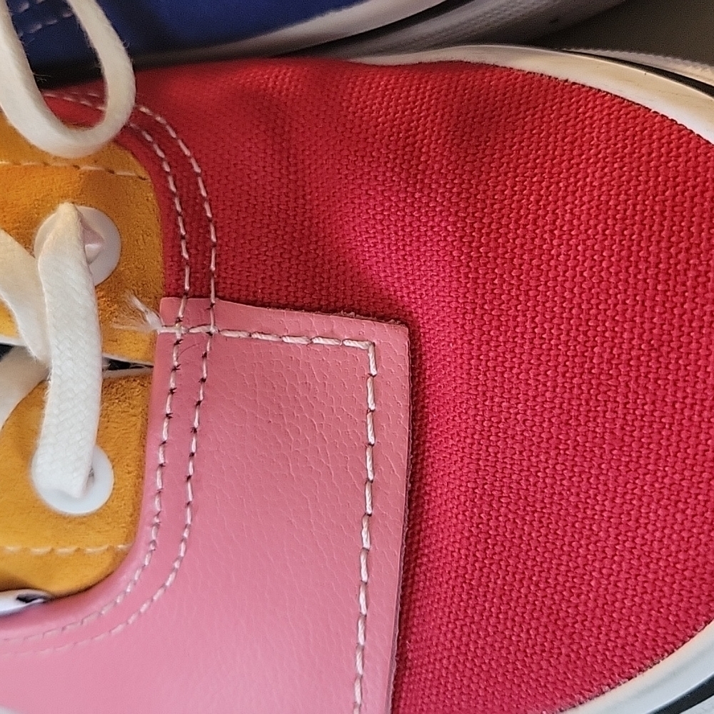 Vans - Picture 3 of 8